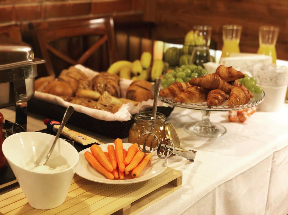 Restaurace A Penzion U Doubku Břeclav Exteriör bild